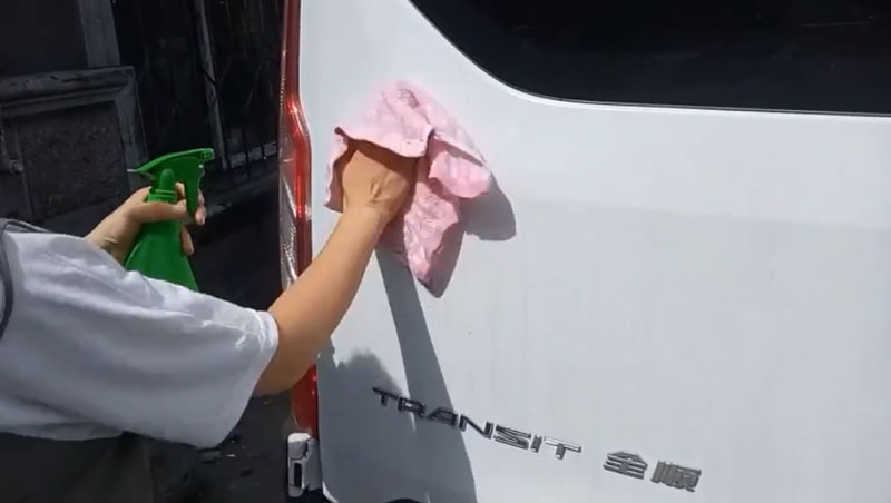車貼的安裝方法、流程及注意事項的濕貼法