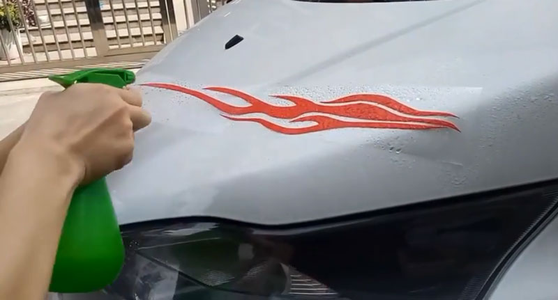 車貼的安裝方法、流程及注意事項的濕貼法